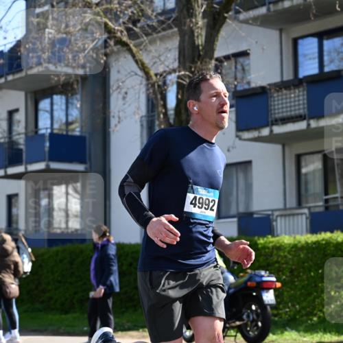 12.04.2026 - 45. Internationalen Wilhelmsburger Insellauf J. Mangold http://msf.ph/oto/9461830 12.04.2026 10:47:06 Ziel 4297, 3830, 3098, 5445, 4992, 3450, 5054, 2358, 4932, 4402, 4367, 4181, 5272, 3174, 4360, 4539, 3762 meine-sportfotos.de