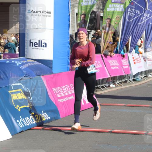 12.04.2026 - 45. Internationalen Wilhelmsburger Insellauf Strokosch-Dieckow http://msf.ph/oto/9461836 12.04.2026 10:51:53 Ziel 5769, 3572, 4503 meine-sportfotos.de