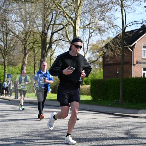 12.04.2026 - 45. Internationalen Wilhelmsburger Insellauf J. Mangold http://msf.ph/oto/9461882 12.04.2026 10:47:43 Ziel 4402, 4367, 4181, 5272, 3174, 4360, 4539, 3762, 4568, 3325, 5749, 2784, 4834, 4330, 3311, 2809, 4415, 4681, 2373, 2384, 2442, 3631, 5578, 3414, 3307, 4882, 2053, 4563, 4866, 4563, 4866, 2438, 3513, 2854, 2887, 3103 meine-sportfotos.de