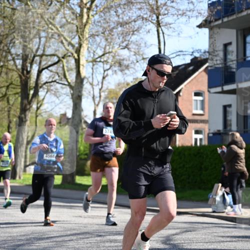 12.04.2026 - 45. Internationalen Wilhelmsburger Insellauf J. Mangold http://msf.ph/oto/9461890 12.04.2026 10:47:43 Ziel 4402, 4367, 4181, 5272, 3174, 4360, 4539, 3762, 4568, 3325, 5749, 2784, 4834, 4330, 3311, 2809, 4415, 4681, 2373, 2384, 2442, 3631, 5578, 3414, 3307, 4882, 2053, 4563, 4866, 4563, 4866, 2438, 3513, 2854, 2887, 3103 meine-sportfotos.de
