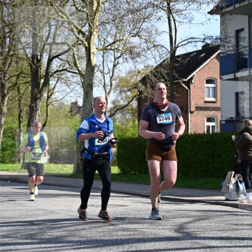12.04.2026 - 45. Internationalen Wilhelmsburger Insellauf J. Mangold http://msf.ph/oto/9461891 12.04.2026 10:47:44 Ziel 4402, 4367, 4181, 5272, 3174, 4360, 4539, 3762, 4568, 3325, 5749, 2784, 4834, 4330, 3311, 2809, 4415, 4681, 2373, 2384, 2442, 3631, 5578, 3414, 3307, 4882, 2053, 4563, 4866, 2438, 3513, 2854, 2887, 3103, 4424 meine-sportfotos.de