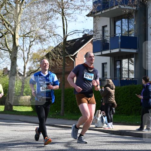 12.04.2026 - 45. Internationalen Wilhelmsburger Insellauf J. Mangold http://msf.ph/oto/9461899 12.04.2026 10:47:44 Ziel 4402, 4367, 4181, 5272, 3174, 4360, 4539, 3762, 4568, 3325, 5749, 2784, 4834, 4330, 3311, 2809, 4415, 4681, 2373, 2384, 2442, 3631, 5578, 3414, 3307, 4882, 2053, 4563, 4866, 2438, 3513, 2854, 2887, 3103, 4424 meine-sportfotos.de