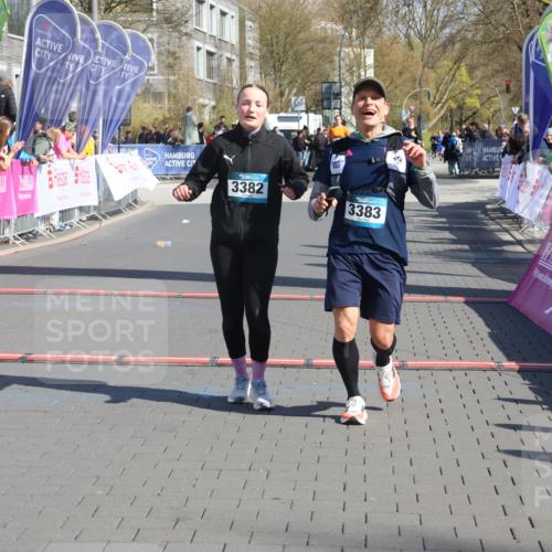 12.04.2026 - 45. Internationalen Wilhelmsburger Insellauf Strokosch-Dieckow http://msf.ph/oto/9461912 12.04.2026 11:09:58 Ziel 2612, 3382, 4081, 3383, 2238 meine-sportfotos.de