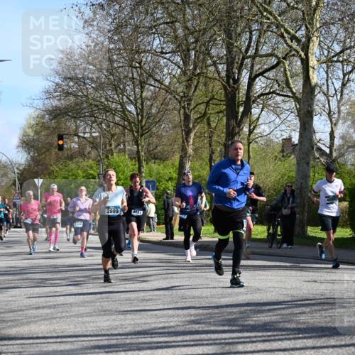 12.04.2026 - 45. Internationalen Wilhelmsburger Insellauf J. Mangold http://msf.ph/oto/9461929 12.04.2026 10:47:55 Ziel 3762, 4568, 3325, 5749, 2784, 4834, 4330, 3311, 2809, 4415, 4681, 2373, 2384, 2442, 3631, 5578, 3414, 3307, 4882, 2053, 4563, 4866, 4563, 4866, 2438, 3513, 2854, 2887, 3103, 3103, 4424, 3509, 4768, 3060, 3063, 2992, 2846, 3722, 4088, 4913 meine-sportfotos.de