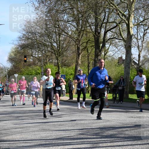 12.04.2026 - 45. Internationalen Wilhelmsburger Insellauf J. Mangold http://msf.ph/oto/9461931 12.04.2026 10:47:55 Ziel 3762, 4568, 3325, 5749, 2784, 4834, 4330, 3311, 2809, 4415, 4681, 2373, 2384, 2442, 3631, 5578, 3414, 3307, 4882, 2053, 4563, 4866, 4563, 4866, 2438, 3513, 2854, 2887, 3103, 3103, 4424, 3509, 4768, 3060, 3063, 2992, 2846, 3722, 4088, 4913 meine-sportfotos.de