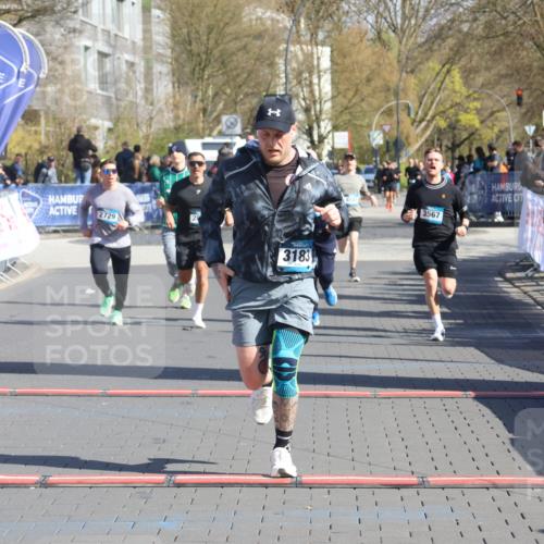 12.04.2026 - 45. Internationalen Wilhelmsburger Insellauf Strokosch-Dieckow http://msf.ph/oto/9461953 12.04.2026 10:52:10 Ziel 3183, 3567, 2729, 5553, 2837 meine-sportfotos.de