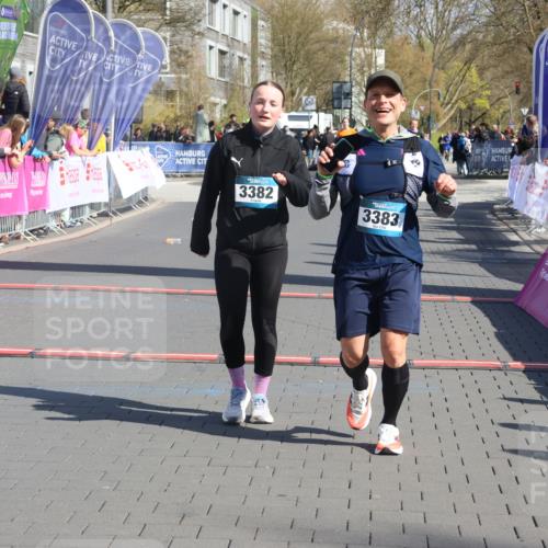 12.04.2026 - 45. Internationalen Wilhelmsburger Insellauf Strokosch-Dieckow http://msf.ph/oto/9461955 12.04.2026 11:09:58 Ziel 2612, 3382, 4081, 3383, 2238 meine-sportfotos.de
