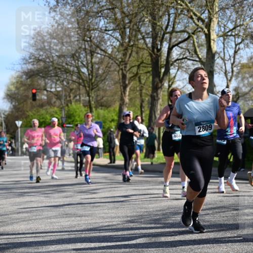 12.04.2026 - 45. Internationalen Wilhelmsburger Insellauf J. Mangold http://msf.ph/oto/9461957 12.04.2026 10:47:57 Ziel 4568, 3325, 5749, 2784, 4834, 4330, 3311, 2809, 4415, 4681, 2373, 2384, 2442, 3631, 5578, 3414, 3307, 4882, 2053, 4563, 4866, 2438, 3513, 2854, 2887, 3103, 4424, 3509, 4768, 3060, 3063, 2992, 2846, 3722, 4088, 4913 meine-sportfotos.de