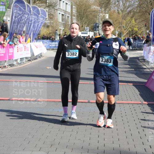 12.04.2026 - 45. Internationalen Wilhelmsburger Insellauf Strokosch-Dieckow http://msf.ph/oto/9461959 12.04.2026 11:09:58 Ziel 2612, 3382, 4081, 3383, 2238 meine-sportfotos.de