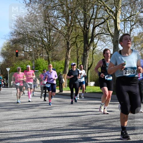 12.04.2026 - 45. Internationalen Wilhelmsburger Insellauf J. Mangold http://msf.ph/oto/9461963 12.04.2026 10:47:57 Ziel 4568, 3325, 5749, 2784, 4834, 4330, 3311, 2809, 4415, 4681, 2373, 2384, 2442, 3631, 5578, 3414, 3307, 4882, 2053, 4563, 4866, 2438, 3513, 2854, 2887, 3103, 4424, 3509, 4768, 3060, 3063, 2992, 2846, 3722, 4088, 4913 meine-sportfotos.de