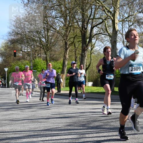 12.04.2026 - 45. Internationalen Wilhelmsburger Insellauf J. Mangold http://msf.ph/oto/9461964 12.04.2026 10:47:57 Ziel 4568, 3325, 5749, 2784, 4834, 4330, 3311, 2809, 4415, 4681, 2373, 2384, 2442, 3631, 5578, 3414, 3307, 4882, 2053, 4563, 4866, 2438, 3513, 2854, 2887, 3103, 4424, 3509, 4768, 3060, 3063, 2992, 2846, 3722, 4088, 4913 meine-sportfotos.de