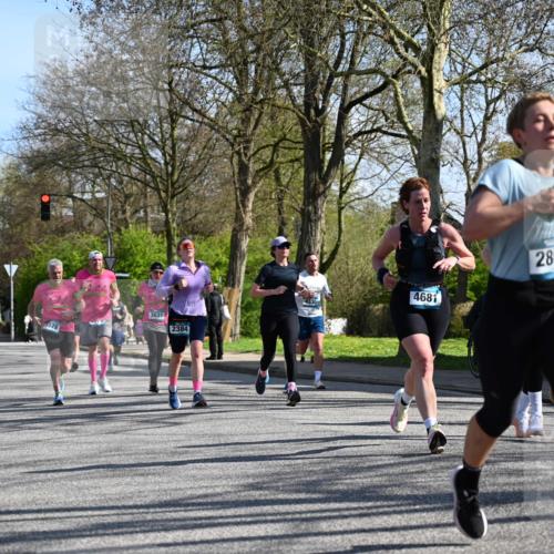 12.04.2026 - 45. Internationalen Wilhelmsburger Insellauf J. Mangold http://msf.ph/oto/9461966 12.04.2026 10:47:58 Ziel 4568, 3325, 5749, 2784, 4834, 4330, 3311, 2809, 4415, 4681, 2373, 2384, 2442, 3631, 5578, 3414, 3307, 4882, 2053, 4563, 4866, 2438, 3513, 2854, 2887, 3103, 4424, 3509, 4768, 3060, 3063, 2992, 2846, 3722, 4088, 4913, 4675 meine-sportfotos.de