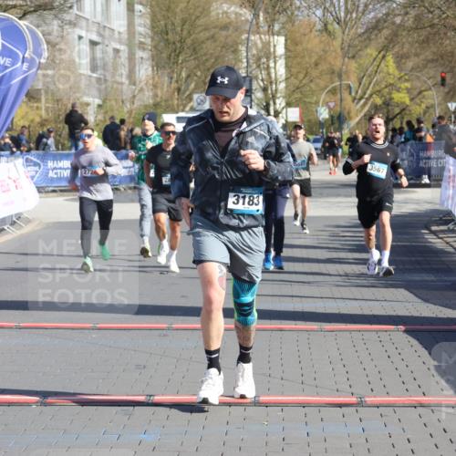 12.04.2026 - 45. Internationalen Wilhelmsburger Insellauf Strokosch-Dieckow http://msf.ph/oto/9461967 12.04.2026 10:52:10 Ziel 3183, 3567, 2729, 5553, 2837 meine-sportfotos.de