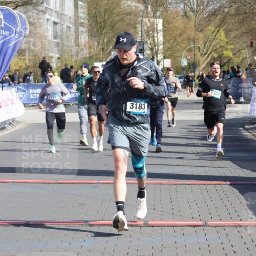 12.04.2026 - 45. Internationalen Wilhelmsburger Insellauf Strokosch-Dieckow http://msf.ph/oto/9461974 12.04.2026 10:52:10 Ziel 3183, 3567, 2729, 5553, 2837 meine-sportfotos.de