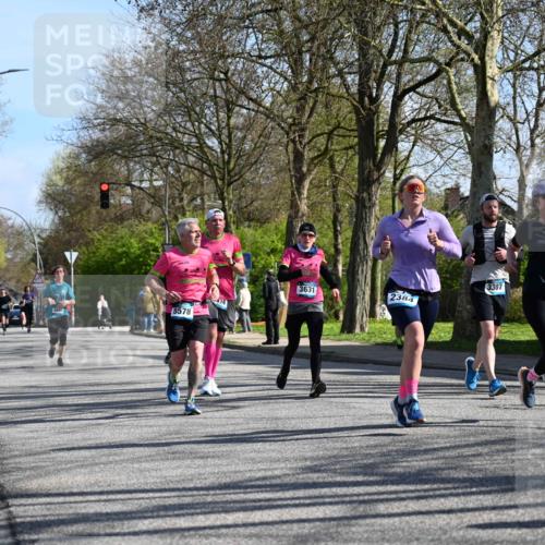 12.04.2026 - 45. Internationalen Wilhelmsburger Insellauf J. Mangold http://msf.ph/oto/9461986 12.04.2026 10:47:59 Ziel 5749, 2784, 4834, 4330, 3311, 2809, 4415, 4681, 2373, 2384, 2442, 3631, 5578, 3414, 3307, 4882, 2053, 4563, 4866, 2438, 3513, 2854, 2887, 3103, 4424, 3509, 4768, 3509, 4768, 3060, 3063, 2992, 2846, 3722, 4088, 4913, 4675, 3007 meine-sportfotos.de