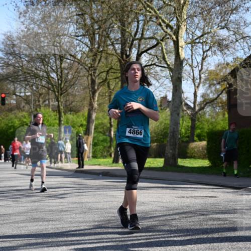 12.04.2026 - 45. Internationalen Wilhelmsburger Insellauf J. Mangold http://msf.ph/oto/9462025 12.04.2026 10:48:06 Ziel 4834, 4330, 3311, 2809, 4415, 4681, 2373, 2384, 2442, 3631, 5578, 3414, 3307, 4882, 2053, 4563, 4866, 2438, 3513, 2854, 2887, 3103, 4424, 3509, 4768, 3060, 3063, 2992, 2846, 3722, 4088, 4913, 4675, 3007 meine-sportfotos.de