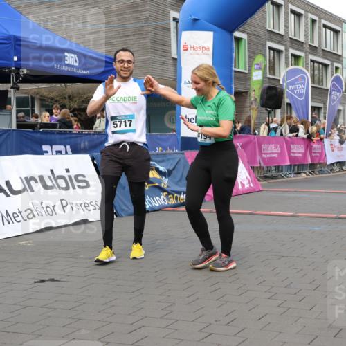 12.04.2026 - 45. Internationalen Wilhelmsburger Insellauf Strokosch-Dieckow http://msf.ph/oto/9462047 12.04.2026 13:18:08 Ziel 5717, 4804, 3604, 2125, 2520 meine-sportfotos.de