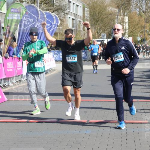 12.04.2026 - 45. Internationalen Wilhelmsburger Insellauf Strokosch-Dieckow http://msf.ph/oto/9462068 12.04.2026 10:52:15 Ziel 3567, 2729, 5553, 2837, 4541, 2432 meine-sportfotos.de
