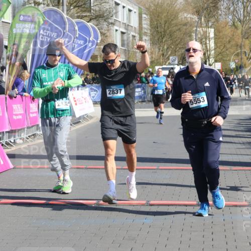 12.04.2026 - 45. Internationalen Wilhelmsburger Insellauf Strokosch-Dieckow http://msf.ph/oto/9462086 12.04.2026 10:52:15 Ziel 3567, 2729, 5553, 2837, 4541, 2432 meine-sportfotos.de