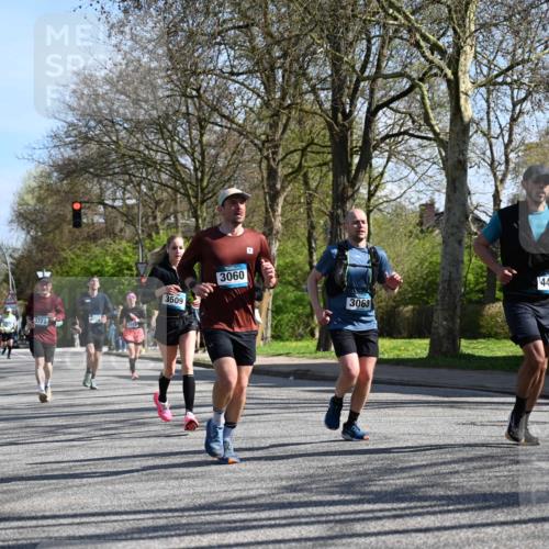 12.04.2026 - 45. Internationalen Wilhelmsburger Insellauf J. Mangold http://msf.ph/oto/9462112 12.04.2026 10:48:21 Ziel 2438, 3513, 2854, 2887, 3103, 4424, 3509, 4768, 3060, 3063, 2992, 2846, 3722, 4088, 4913, 4675, 3007, 4336, 4336, 3760, 3695, 5039, 2672, 4789, 4661, 5360, 5649, 2649, 2231, 3200 meine-sportfotos.de