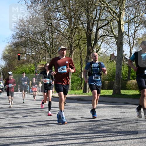 12.04.2026 - 45. Internationalen Wilhelmsburger Insellauf J. Mangold http://msf.ph/oto/9462113 12.04.2026 10:48:21 Ziel 2438, 3513, 2854, 2887, 3103, 4424, 3509, 4768, 3060, 3063, 2992, 2846, 3722, 4088, 4913, 4675, 3007, 4336, 4336, 3760, 3695, 5039, 2672, 4789, 4661, 5360, 5649, 2649, 2231, 3200 meine-sportfotos.de