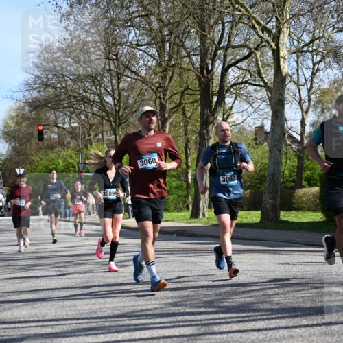 12.04.2026 - 45. Internationalen Wilhelmsburger Insellauf J. Mangold http://msf.ph/oto/9462114 12.04.2026 10:48:21 Ziel 2438, 3513, 2854, 2887, 3103, 4424, 3509, 4768, 3060, 3063, 2992, 2846, 3722, 4088, 4913, 4675, 3007, 4336, 4336, 3760, 3695, 5039, 2672, 4789, 4661, 5360, 5649, 2649, 2231, 3200 meine-sportfotos.de