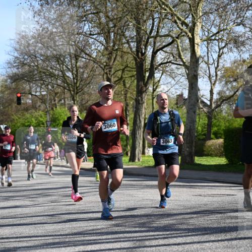 12.04.2026 - 45. Internationalen Wilhelmsburger Insellauf J. Mangold http://msf.ph/oto/9462117 12.04.2026 10:48:22 Ziel 2438, 3513, 2854, 2887, 3103, 4424, 3509, 4768, 3060, 3063, 2992, 2846, 3722, 4088, 4913, 4675, 4675, 3007, 4336, 3760, 3760, 3695, 5039, 2672, 4789, 4661, 5360, 5649, 2649, 2231, 3200 meine-sportfotos.de