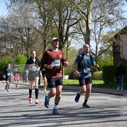 12.04.2026 - 45. Internationalen Wilhelmsburger Insellauf J. Mangold http://msf.ph/oto/9462122 12.04.2026 10:48:22 Ziel 2438, 3513, 2854, 2887, 3103, 4424, 3509, 4768, 3060, 3063, 2992, 2846, 3722, 4088, 4913, 4675, 4675, 3007, 4336, 3760, 3760, 3695, 5039, 2672, 4789, 4661, 5360, 5649, 2649, 2231, 3200 meine-sportfotos.de