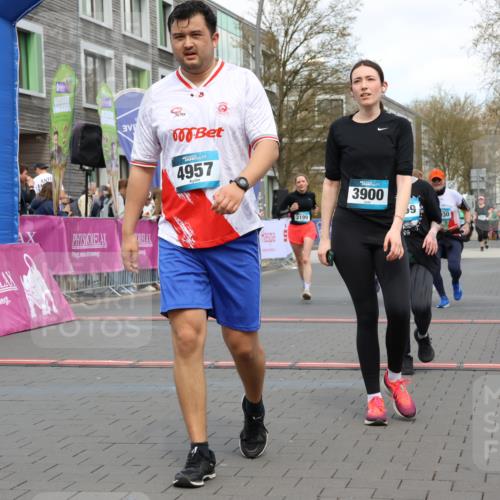 12.04.2026 - 45. Internationalen Wilhelmsburger Insellauf Strokosch-Dieckow http://msf.ph/oto/9462188 12.04.2026 13:17:56 Ziel 4957, 3900, 5759, 2030, 3199, 3453, 3455 meine-sportfotos.de