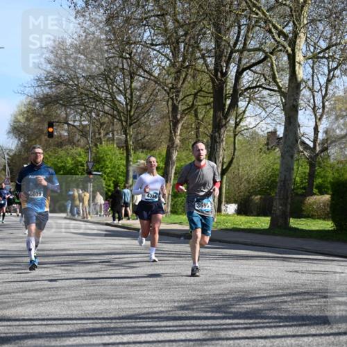 12.04.2026 - 45. Internationalen Wilhelmsburger Insellauf J. Mangold http://msf.ph/oto/9462201 12.04.2026 10:48:39 Ziel 2992, 2846, 3722, 4088, 4913, 4675, 3007, 4336, 3760, 3695, 5039, 2672, 4789, 4789, 4661, 5360, 5649, 2649, 2231, 3200, 4185, 2179, 3427, 2635, 2732, 2371 meine-sportfotos.de
