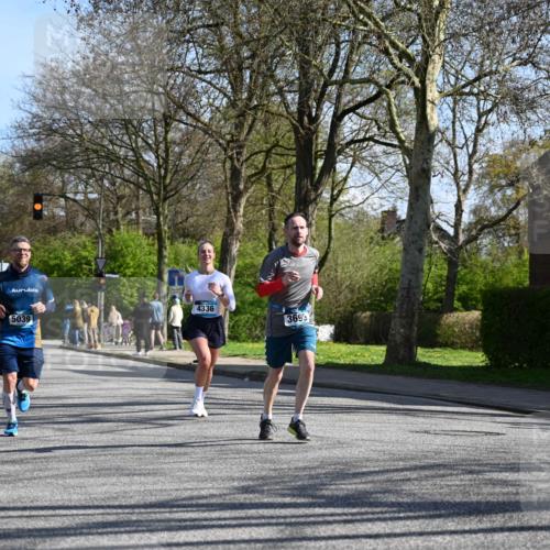 12.04.2026 - 45. Internationalen Wilhelmsburger Insellauf J. Mangold http://msf.ph/oto/9462203 12.04.2026 10:48:39 Ziel 2992, 2846, 3722, 4088, 4913, 4675, 3007, 4336, 3760, 3695, 5039, 2672, 4789, 4789, 4661, 5360, 5649, 2649, 2231, 3200, 4185, 2179, 3427, 2635, 2732, 2371 meine-sportfotos.de