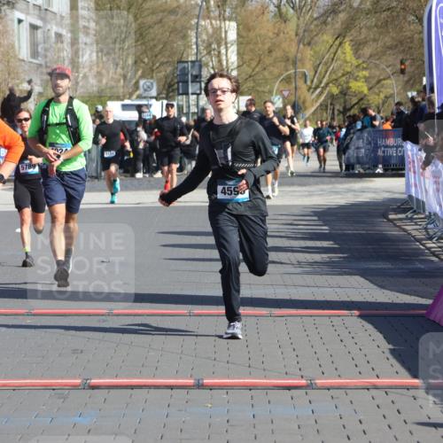 12.04.2026 - 45. Internationalen Wilhelmsburger Insellauf Strokosch-Dieckow http://msf.ph/oto/9462236 12.04.2026 10:52:25 Ziel 4414, 5671, 4596, 4024, 5789 meine-sportfotos.de