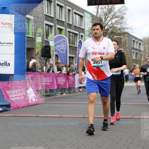 12.04.2026 - 45. Internationalen Wilhelmsburger Insellauf Strokosch-Dieckow http://msf.ph/oto/9462240 12.04.2026 13:17:55 Ziel 4957, 3900, 5759, 2030, 3199, 3453, 3455 meine-sportfotos.de