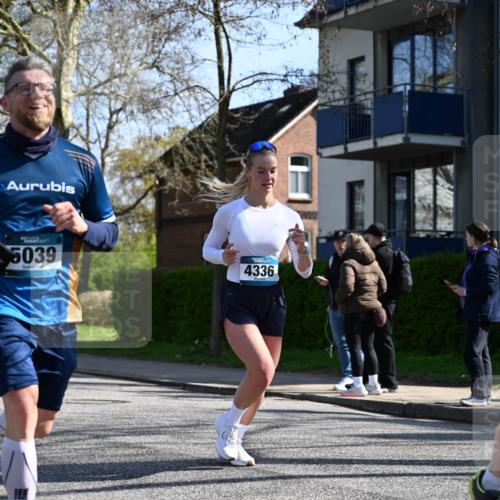 12.04.2026 - 45. Internationalen Wilhelmsburger Insellauf J. Mangold http://msf.ph/oto/9462248 12.04.2026 10:48:42 Ziel 4913, 4675, 3007, 4336, 3760, 3695, 5039, 2672, 4789, 4661, 5360, 5649, 2649, 2649, 2231, 3200, 4185, 2179, 3427, 2635, 2732, 2371 meine-sportfotos.de