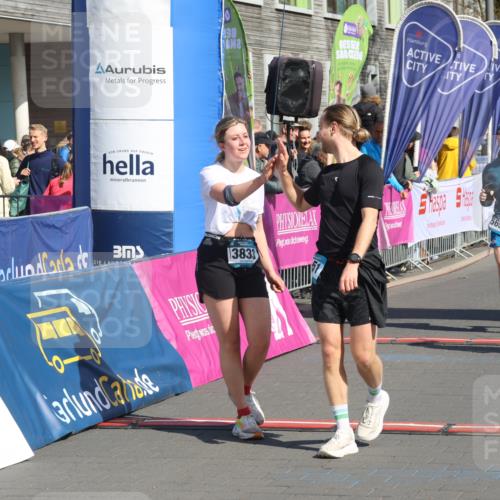 12.04.2026 - 45. Internationalen Wilhelmsburger Insellauf Strokosch-Dieckow http://msf.ph/oto/9462264 12.04.2026 11:10:31 Ziel 3833, 4251, 3077, 5651, 5851 meine-sportfotos.de