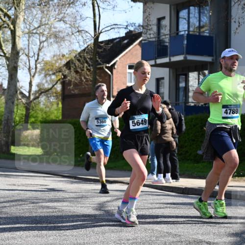 12.04.2026 - 45. Internationalen Wilhelmsburger Insellauf J. Mangold http://msf.ph/oto/9462270 12.04.2026 10:48:53 Ziel 4336, 3760, 3695, 5039, 2672, 4789, 4661, 5360, 5649, 2649, 2231, 3200, 4185, 2179, 3427, 2635, 2732, 2371, 3363, 2661, 4715, 2392 meine-sportfotos.de