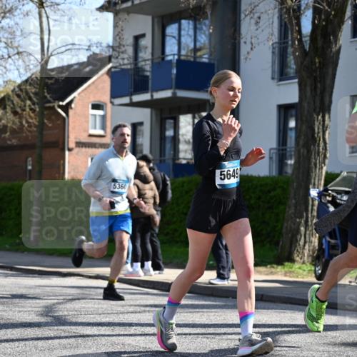12.04.2026 - 45. Internationalen Wilhelmsburger Insellauf J. Mangold http://msf.ph/oto/9462279 12.04.2026 10:48:54 Ziel 4336, 3760, 3695, 5039, 2672, 4789, 4661, 5360, 5649, 2649, 2231, 3200, 4185, 2179, 3427, 2635, 2732, 2371, 3363, 2661, 4715, 2392 meine-sportfotos.de