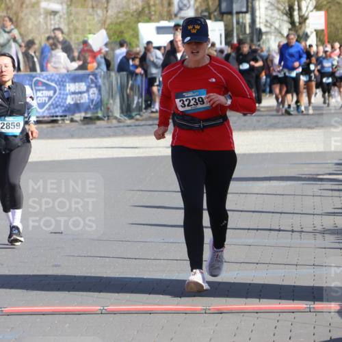 12.04.2026 - 45. Internationalen Wilhelmsburger Insellauf Strokosch-Dieckow http://msf.ph/oto/9462327 12.04.2026 11:10:43 Ziel 2336, 2528, 3239, 2859 meine-sportfotos.de