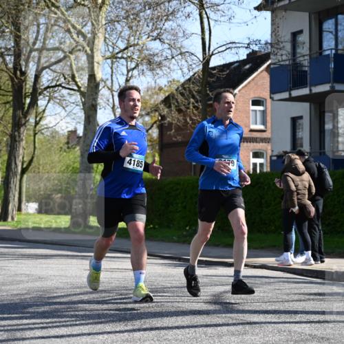 12.04.2026 - 45. Internationalen Wilhelmsburger Insellauf J. Mangold http://msf.ph/oto/9462334 12.04.2026 10:49:01 Ziel 3695, 5039, 2672, 4789, 4661, 5360, 5649, 2649, 2231, 3200, 4185, 2179, 3427, 2635, 2732, 2371, 3363, 2661, 4715, 4715, 2392, 3036, 2048, 3357 meine-sportfotos.de
