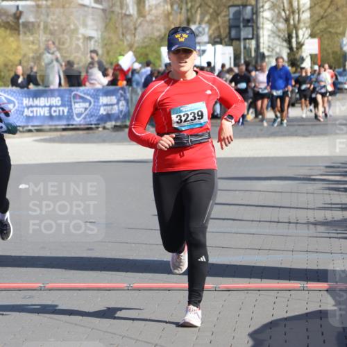 12.04.2026 - 45. Internationalen Wilhelmsburger Insellauf Strokosch-Dieckow http://msf.ph/oto/9462358 12.04.2026 11:10:45 Ziel 2528, 3239, 2859 meine-sportfotos.de