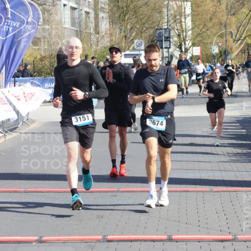 12.04.2026 - 45. Internationalen Wilhelmsburger Insellauf Strokosch-Dieckow http://msf.ph/oto/9462367 12.04.2026 10:52:31 Ziel 4024, 5789, 3151, 3674, 3184, 3366 meine-sportfotos.de