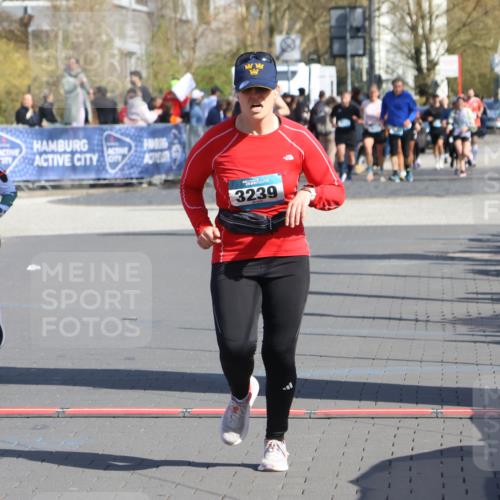 12.04.2026 - 45. Internationalen Wilhelmsburger Insellauf Strokosch-Dieckow http://msf.ph/oto/9462370 12.04.2026 11:10:45 Ziel 2528, 3239, 2859 meine-sportfotos.de
