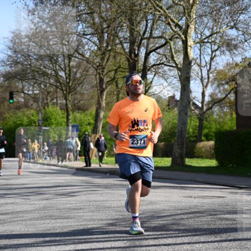 12.04.2026 - 45. Internationalen Wilhelmsburger Insellauf J. Mangold http://msf.ph/oto/9462373 12.04.2026 10:49:13 Ziel 3427, 2635, 2732, 2371, 3363, 2661, 4715, 4715, 2392, 3036, 2048, 3357, 2655, 5441, 3546, 2618, 2176, 2054 meine-sportfotos.de
