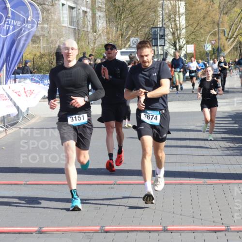 12.04.2026 - 45. Internationalen Wilhelmsburger Insellauf Strokosch-Dieckow http://msf.ph/oto/9462375 12.04.2026 10:52:31 Ziel 4024, 5789, 3151, 3674, 3184, 3366 meine-sportfotos.de