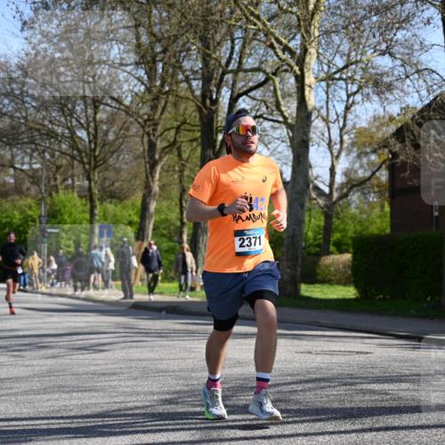 12.04.2026 - 45. Internationalen Wilhelmsburger Insellauf J. Mangold http://msf.ph/oto/9462377 12.04.2026 10:49:13 Ziel 3427, 2635, 2732, 2371, 3363, 2661, 4715, 4715, 2392, 3036, 2048, 3357, 2655, 5441, 3546, 2618, 2176, 2054 meine-sportfotos.de