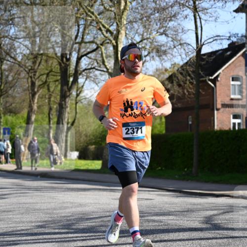 12.04.2026 - 45. Internationalen Wilhelmsburger Insellauf J. Mangold http://msf.ph/oto/9462383 12.04.2026 10:49:13 Ziel 3427, 2635, 2732, 2371, 3363, 2661, 4715, 4715, 2392, 3036, 2048, 3357, 2655, 5441, 3546, 2618, 2176, 2054 meine-sportfotos.de