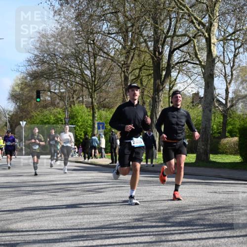 12.04.2026 - 45. Internationalen Wilhelmsburger Insellauf J. Mangold http://msf.ph/oto/9462391 12.04.2026 10:49:18 Ziel 3427, 2635, 2732, 2371, 3363, 2661, 4715, 2392, 3036, 2048, 3357, 2655, 5441, 3546, 2618, 2176, 2054, 3329, 3459 meine-sportfotos.de