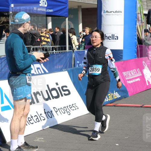12.04.2026 - 45. Internationalen Wilhelmsburger Insellauf Strokosch-Dieckow http://msf.ph/oto/9462399 12.04.2026 11:10:49 Ziel 3239, 2859, 2811 meine-sportfotos.de