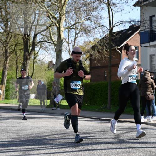 12.04.2026 - 45. Internationalen Wilhelmsburger Insellauf J. Mangold http://msf.ph/oto/9462437 12.04.2026 10:49:23 Ziel 2635, 2732, 2371, 3363, 2661, 4715, 2392, 3036, 2048, 3357, 2655, 5441, 3546, 2618, 2176, 2176, 2054, 3329, 3459, 4855 meine-sportfotos.de