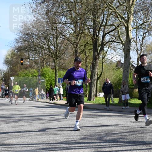 12.04.2026 - 45. Internationalen Wilhelmsburger Insellauf J. Mangold http://msf.ph/oto/9462448 12.04.2026 10:49:25 Ziel 2732, 2371, 3363, 2661, 4715, 2392, 3036, 2048, 3357, 2655, 5441, 3546, 2618, 2176, 2054, 3329, 3459, 4855, 4929 meine-sportfotos.de
